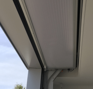 Compact deur weggewerkt in het plafond - overheaddeur Rolflex