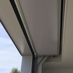 Compact deur weggewerkt in het plafond - overheaddeur Rolflex