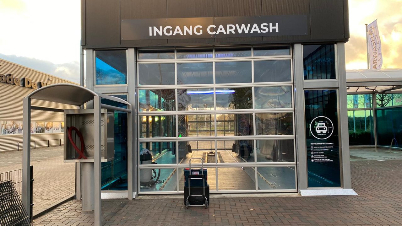 Transparante roldeur carwash Vaassen