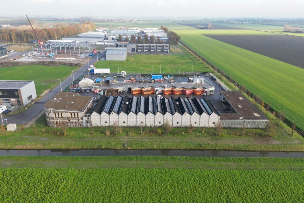 RK0792 gemeentewerf Nieuwveen met Rolflex sectionaaldeuren