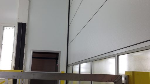 Kabina lakiernicza w STIB z brama Compact