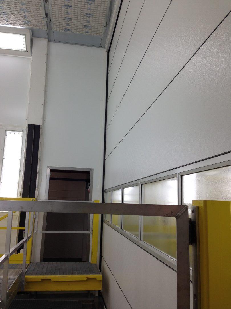 Kabina lakiernicza w STIB z brama Compact