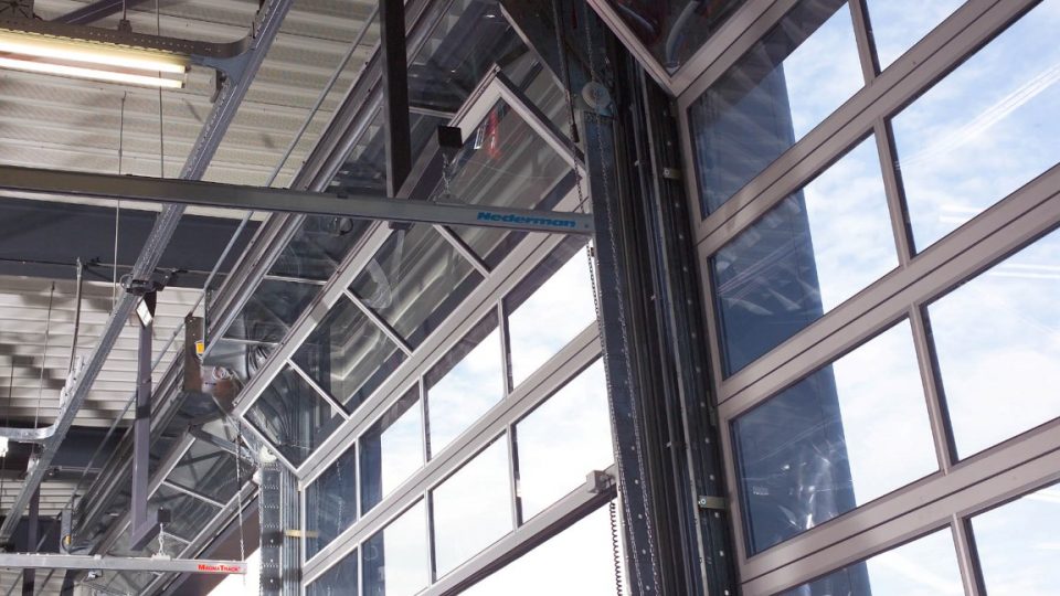 Wydajne bramy przemysłowe dla firm