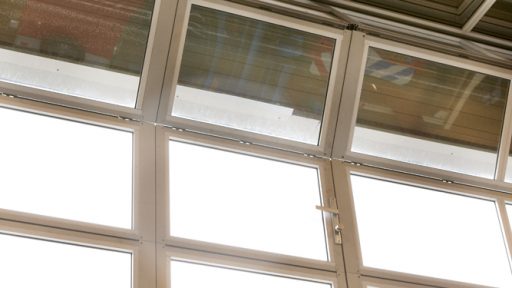 Gångdörr i transparent Compact dörr