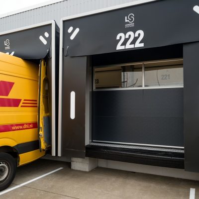 DHL lastdocka med Compact industriport