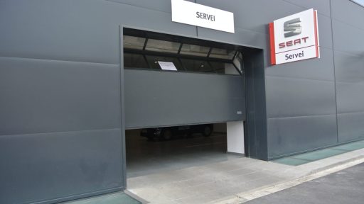 Öppning av Compact-port i byggnad exteriörvy